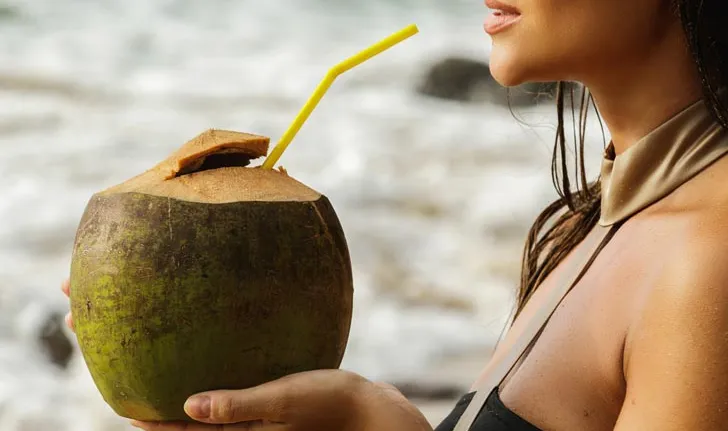 9 benefits of drinking young coconut water The most popular drink. If you don't drink it, you're missing out.